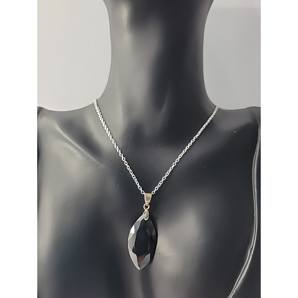 Vintage Necklace Pendant Faceted Black Oval Jewelry Costume Dainty Date‎